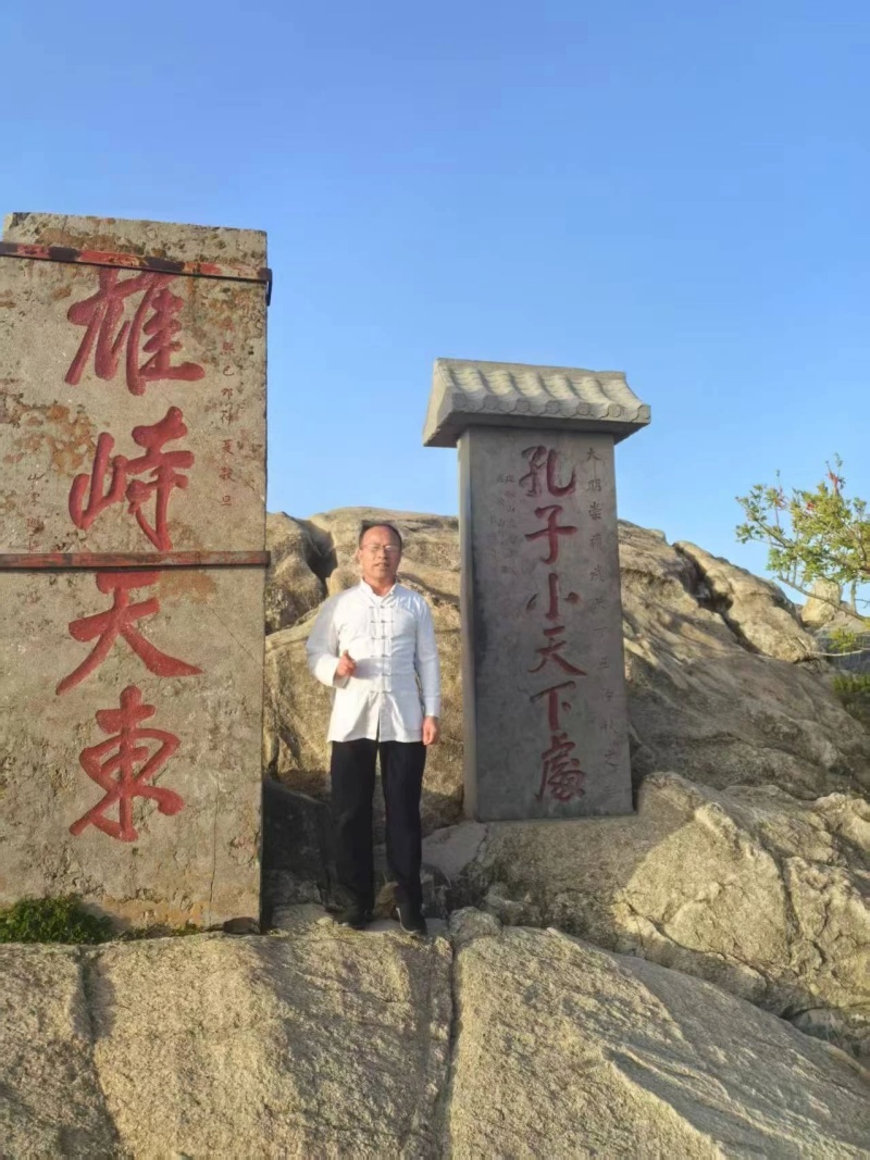 趙總-泰山之巔.jpg